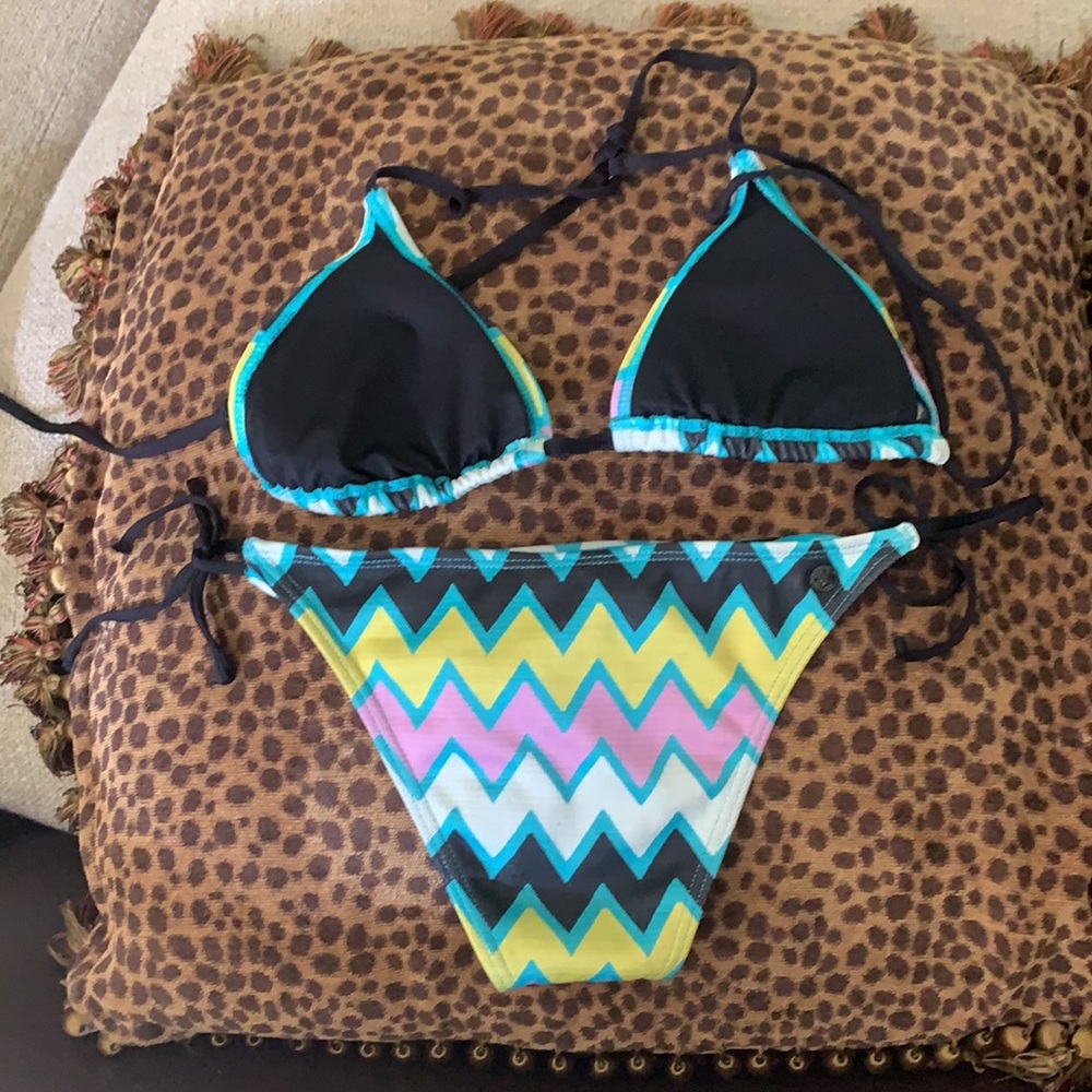 Volcom chevron bikini - Picture 2 of 3